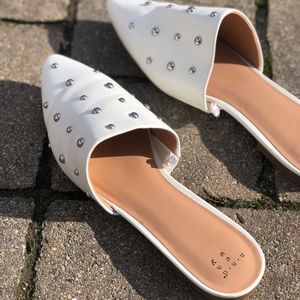 S 10 - A New Day Flats Target - scrape on L toe